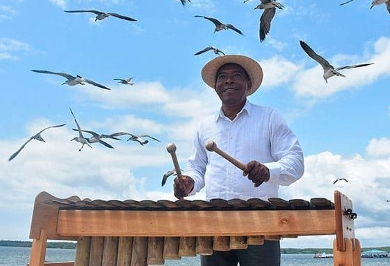 El duende de la marimba espantó al fantasma de la violencia